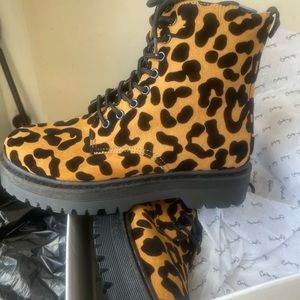 women Combat Boots. size 8 and 9